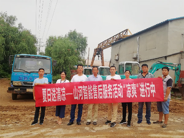 到了市场一线才知道，鸿运国际挖机客户都是铁杆粉丝