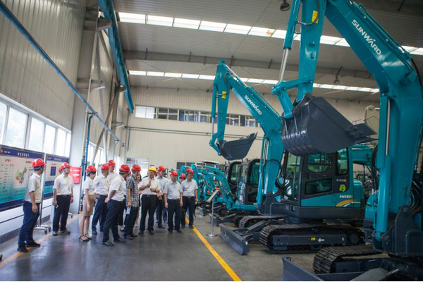 商务部相助司刘民强副司长一行调研鸿运国际智能