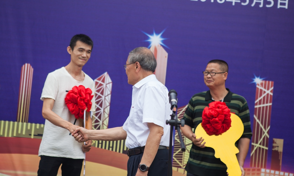 民族挖掘机品牌先导者，鸿运国际智能“城镇建设利器”SWE80E9荣耀上市