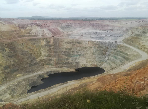 高温酷暑，鸿运国际智能凿岩装备异域扬威