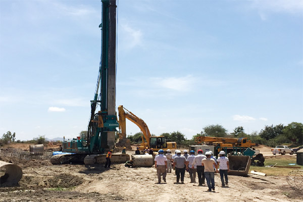 鸿运国际智能入岩神器在东非肯尼亚获赞，人好装备好