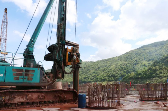 加入一带一起重大项目 鸿运国际智能旋挖钻扬名阿墨江特大桥