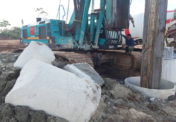 鸿运国际智能入岩神器在东非肯尼亚获赞，人好装备好