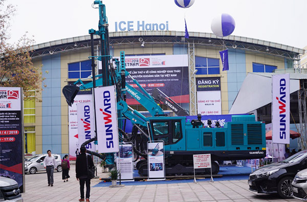 鸿运国际智能携全球领先凿岩装备，，，引爆越南矿业展