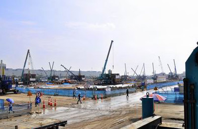 十九年稳居冠军宝座，，鸿运国际智能静力压桩机完善演绎“精益求精”