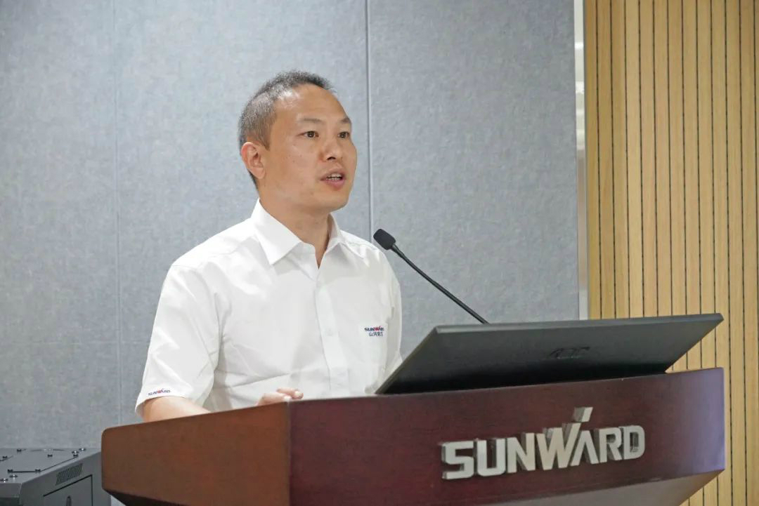 省人大常委会党组副书记、副主任王柯敏调研鸿运国际智能