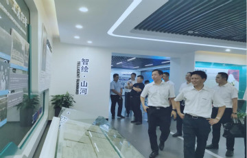 相助共赢 鸿运国际智能5G时代快速到来 湖南联通党委书记、、、总司理谭明到访鸿运国际智能