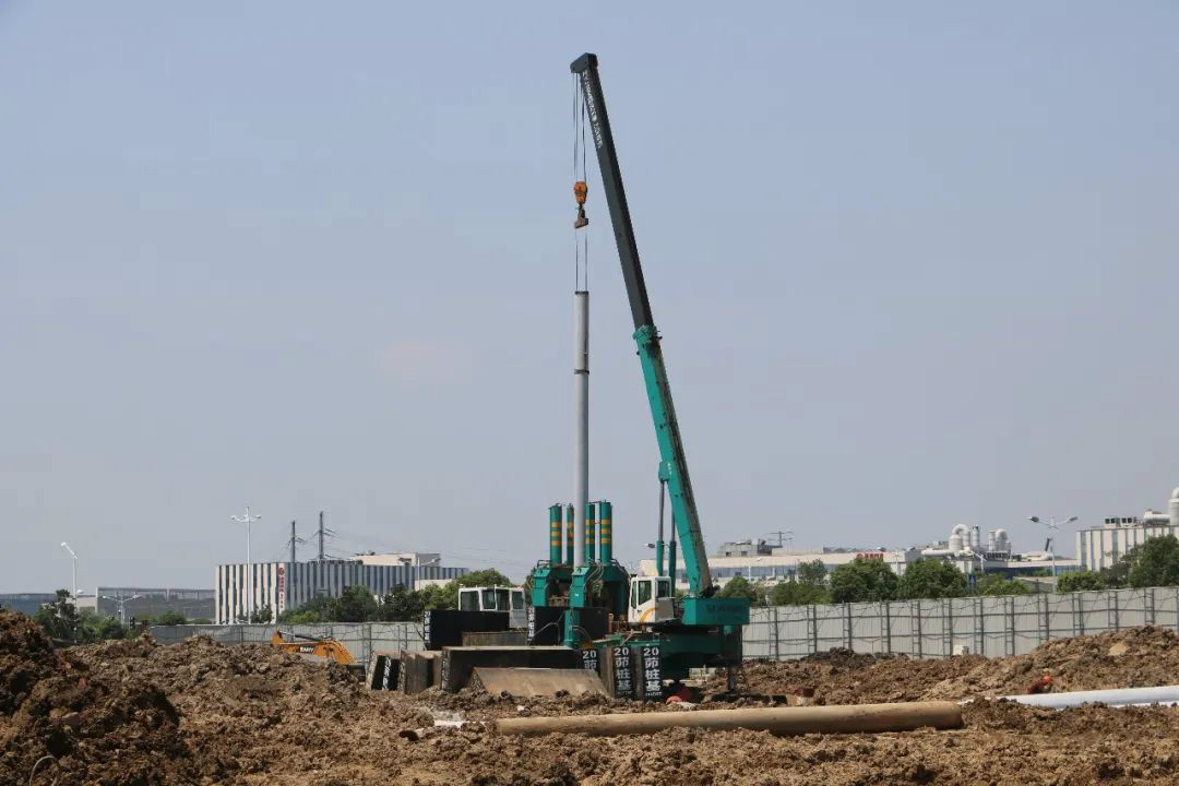 液压静力压桩机从1台到21台，，，他只用了8年！！！