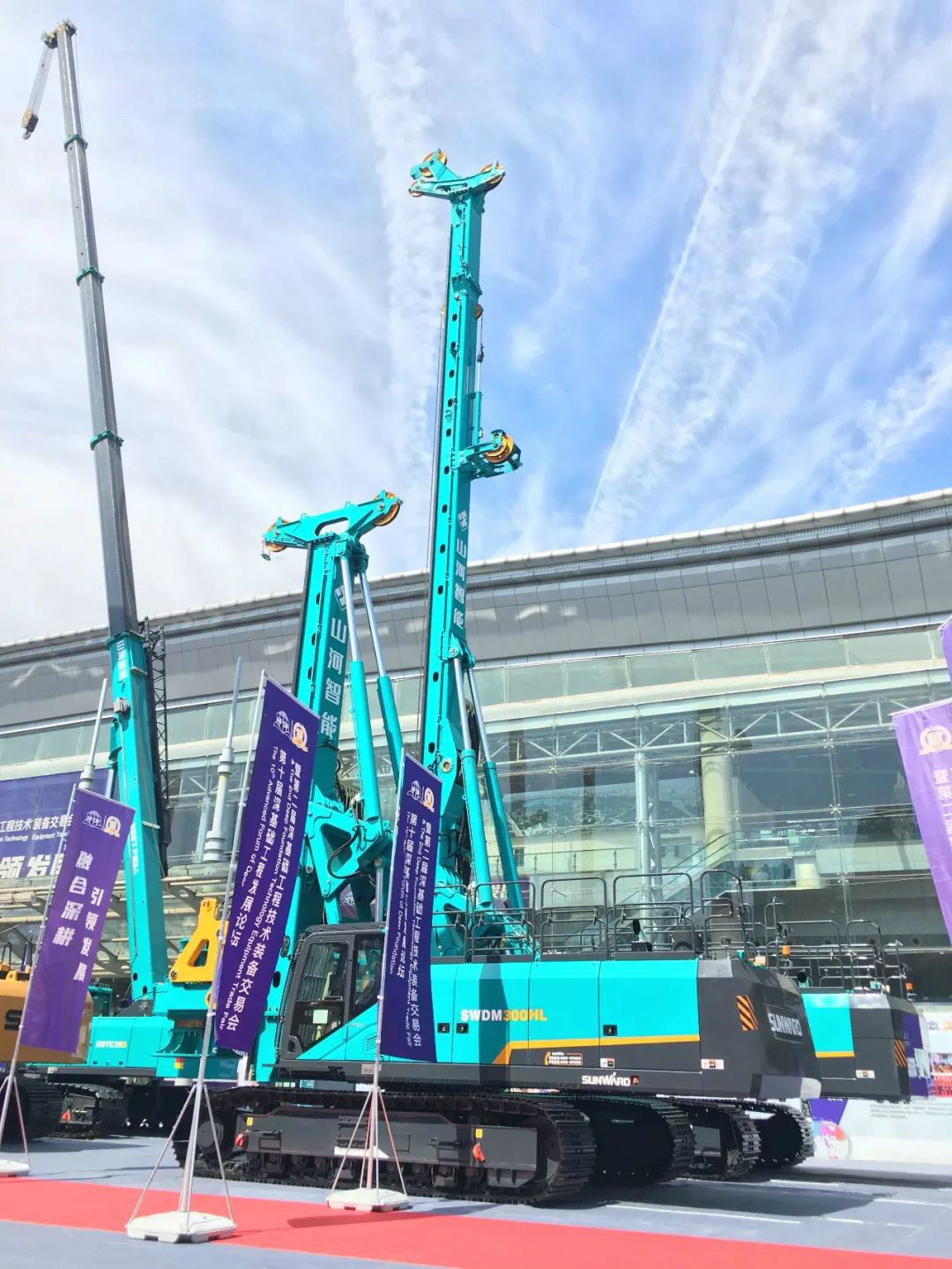 鸿运国际智能天下客户交流会在深基础工程生长论坛会场举行