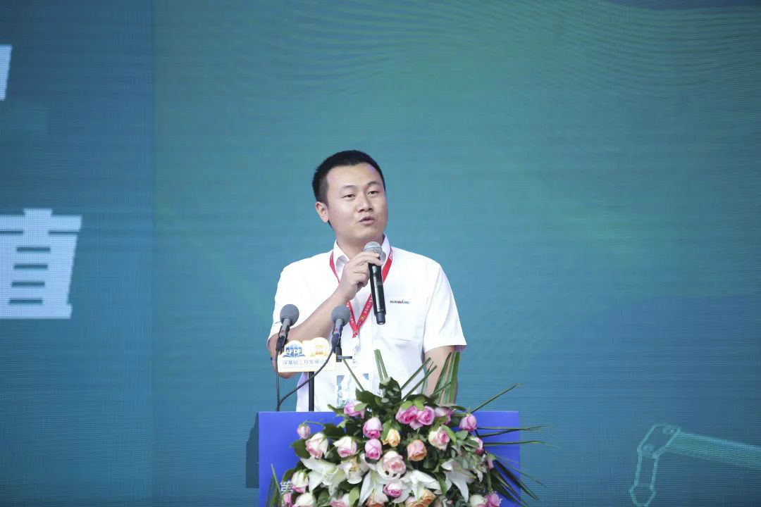 鸿运国际智能天下客户交流会在深基础工程生长论坛会场举行