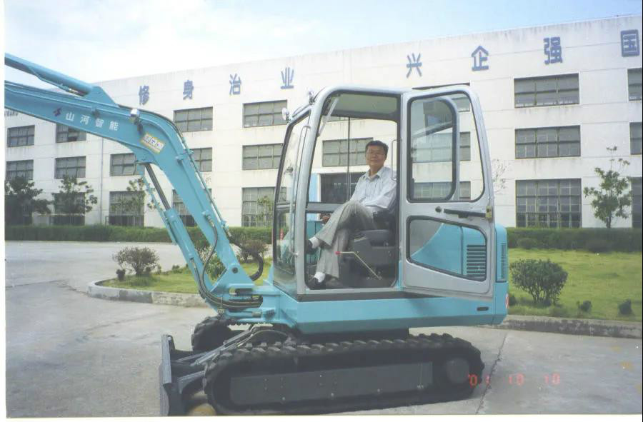 以先导式立异实现挖掘机从无到有，从小到大，从大到强！！