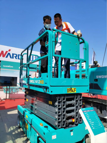 鸿运国际智能高空作业装备“吸睛”雄安展