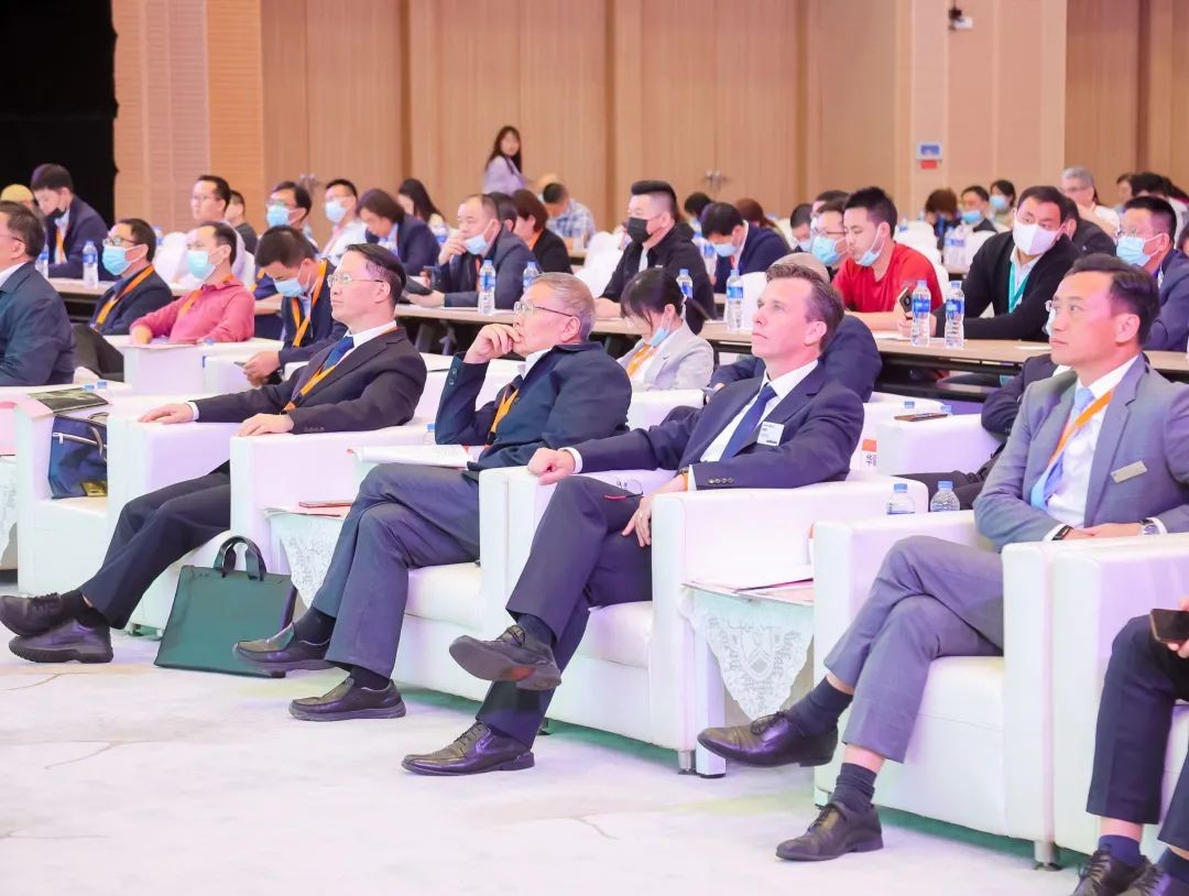 何清华出席长沙国际工程机械工业链生长峰会，，，走“双循环”蹊径要害在于“要做好自己的事情”