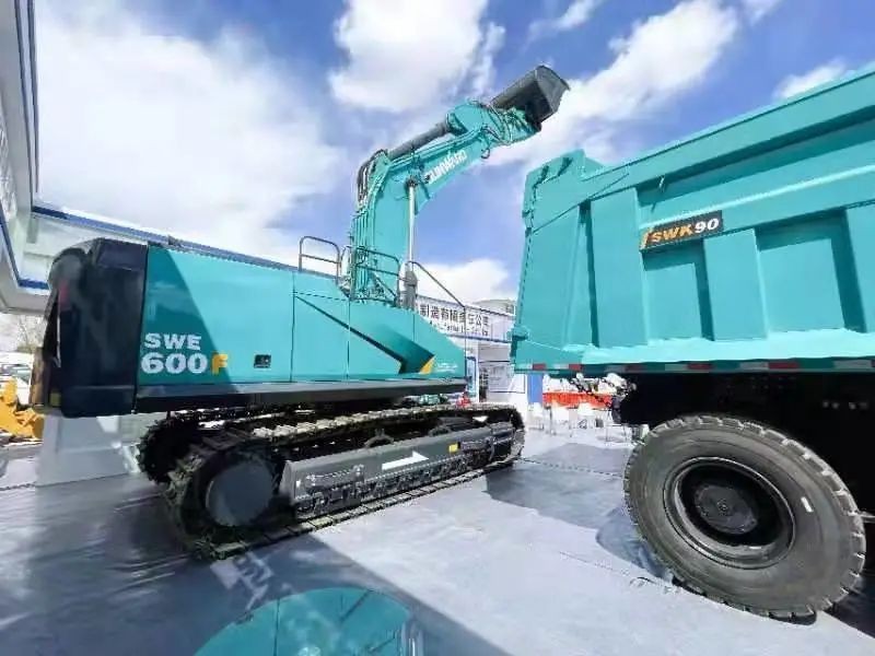 鸿运国际智能绿巨人闪亮登场鄂尔多斯国际煤博会