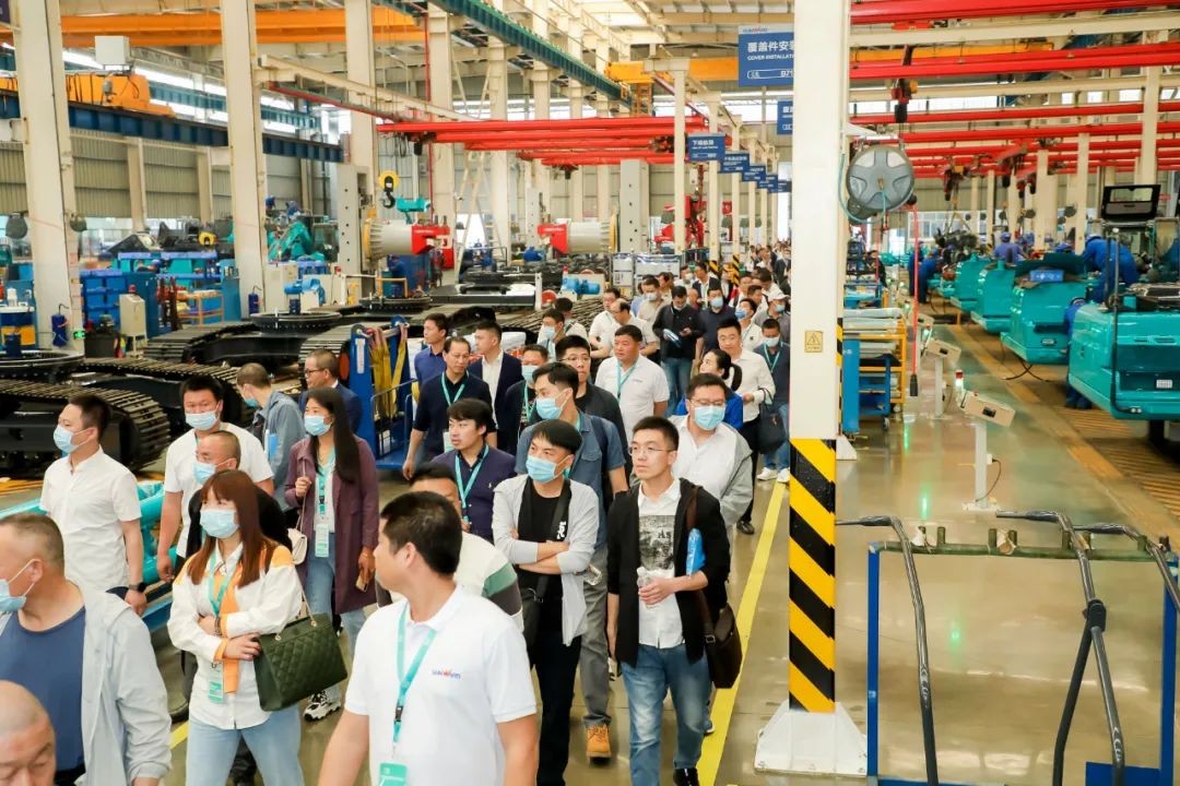 “爆品”出击！！鸿运国际智能客户交流会签约超8亿元