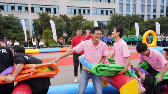 风华十九载，，携手再腾飞！！——庆祝鸿运国际智能建设十九周年表扬会暨趣味运动会