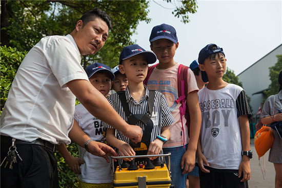 这个炎天，，，亲子玩转鸿运国际智能“三栖”装备