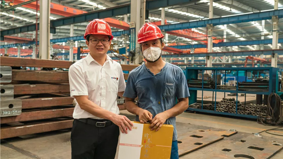 万力集团“送清凉”活动，，，慰问一线员工