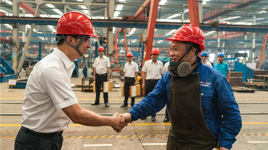 万力集团“送清凉”活动，，，慰问一线员工