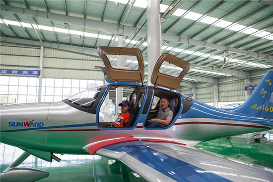 这个炎天，，，亲子玩转鸿运国际智能“三栖”装备