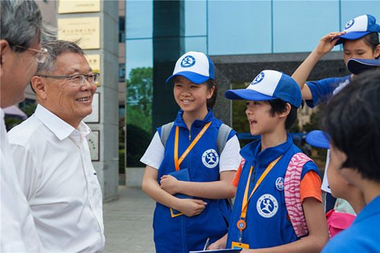 这个炎天，，，亲子玩转鸿运国际智能“三栖”装备