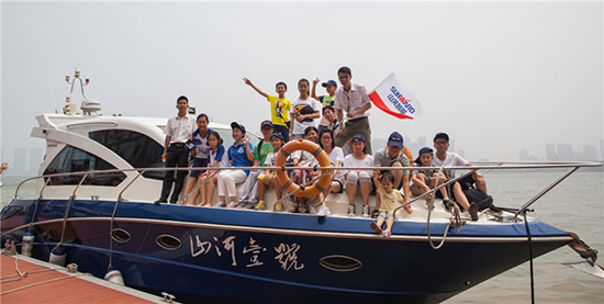 这个炎天，，，亲子玩转鸿运国际智能“三栖”装备