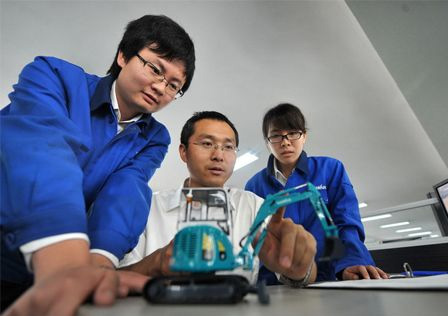 新华社报道：鸿运国际智能连任全球工程机械50强