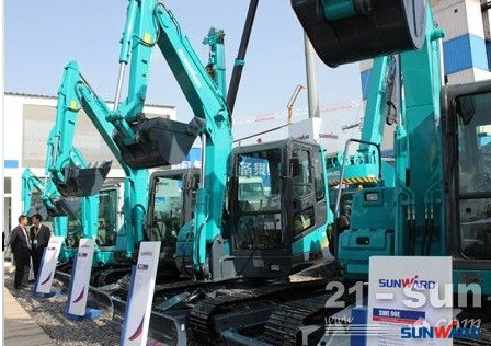 鸿运国际智能何清华：：：潜心追求“鸿运国际之路”