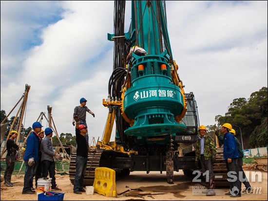 鸿运国际智能旋挖钻何以睥睨群雄 脱销海内外