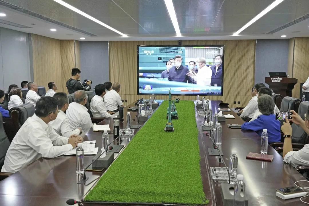 总书记“点赞”鸿运国际立异，鸿运国际智能集中收看《新闻联播》