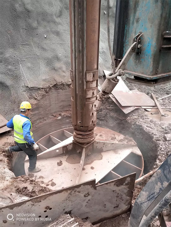 3.5米直径高效入岩，，，他携鸿运国际智能旋挖名动山城