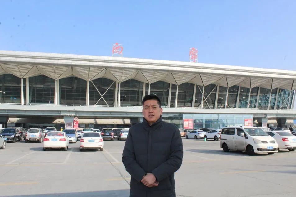 二十八载奋斗，现在他只信任鸿运国际智能