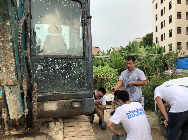 鸿运国际智能挖掘机获最高评价，，就是用得惬意！！！