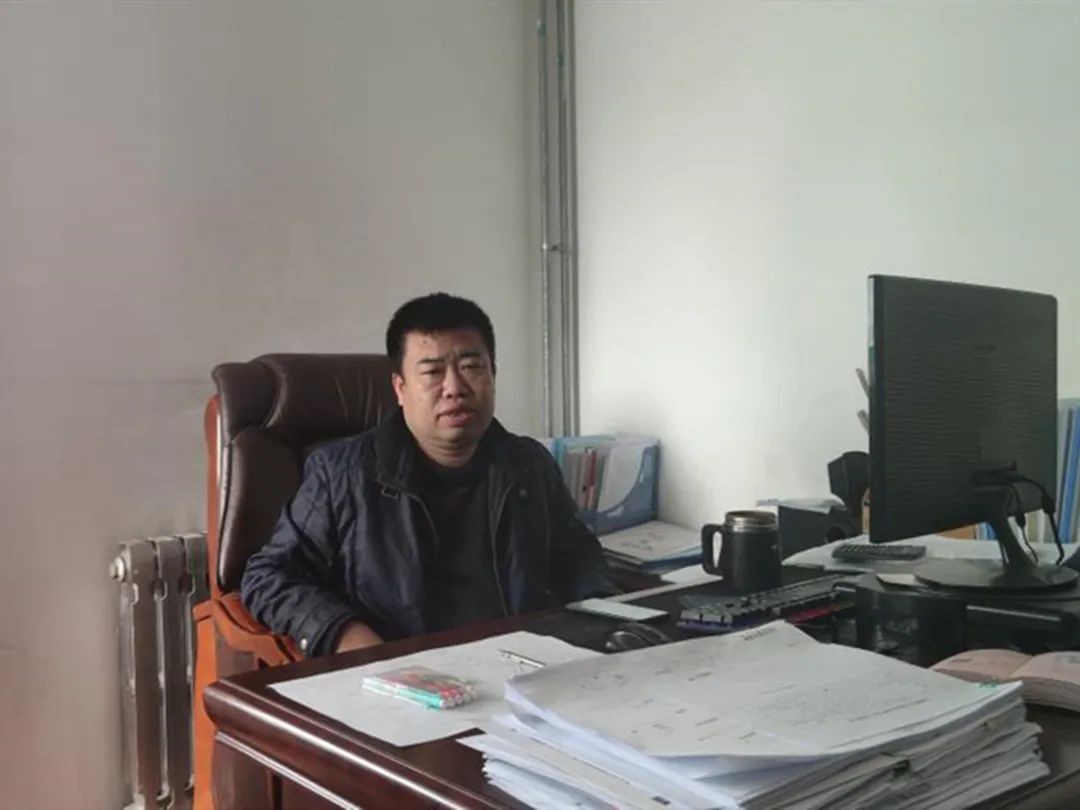 金戈铁马工程路 风雨无阻选鸿运国际