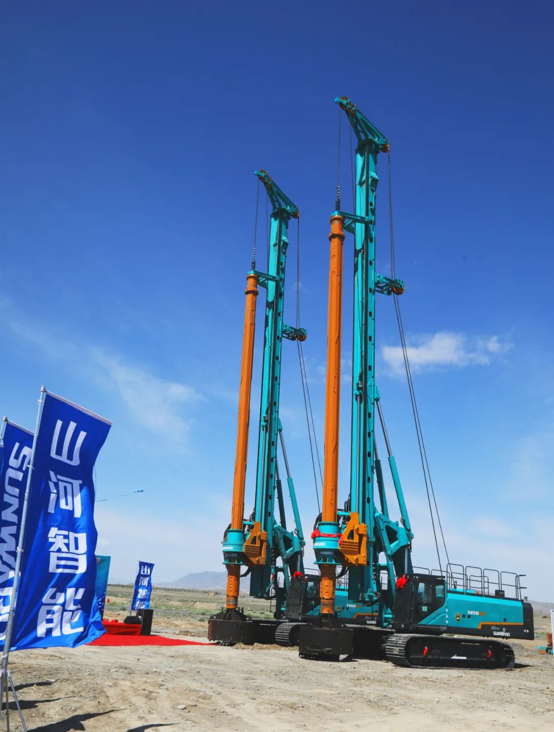 鸿运国际智能产品交付中国能建葛洲坝集团，助力建设大美新疆