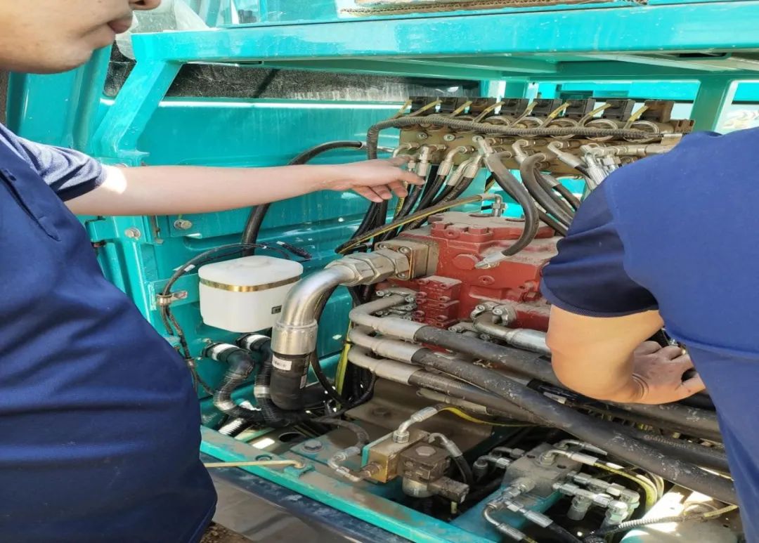 茫茫大西北，浓浓鸿运国际情！！鸿运国际智能全球服务万里行走进西北