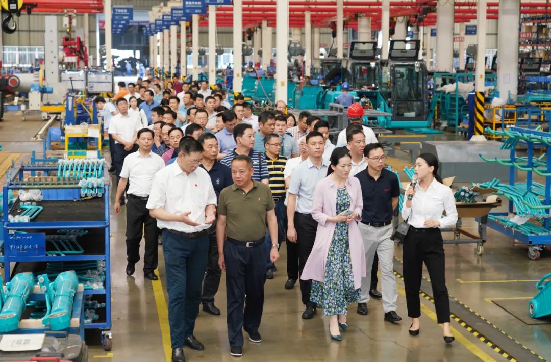 省委党校专题钻研班调研鸿运国际智能