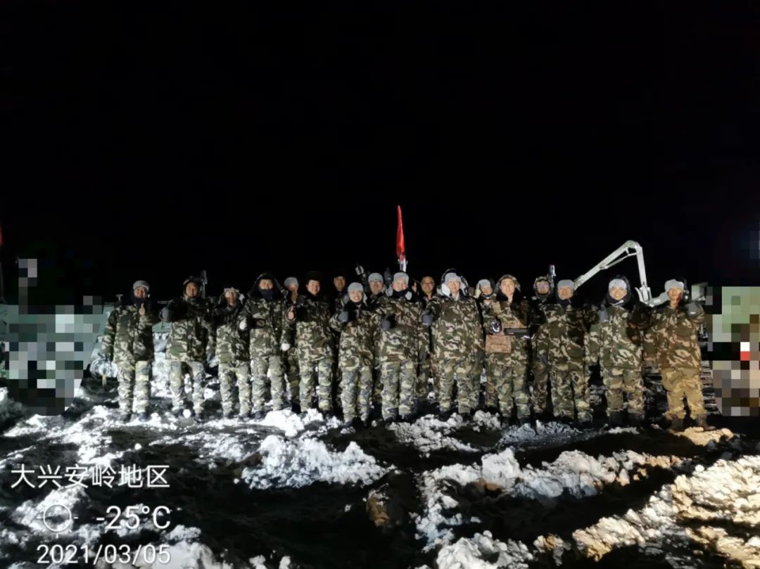 致敬！！！战斗在风沙中的特种装备团队