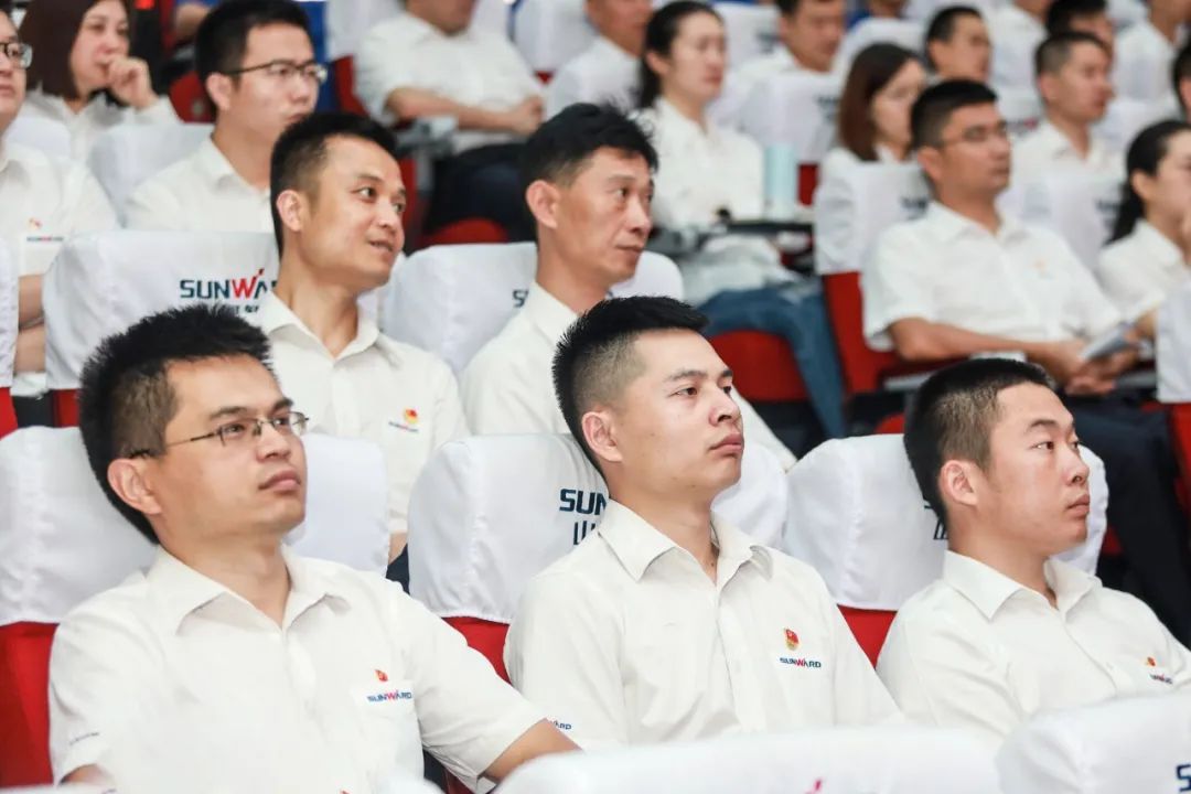 鸿运国际智能党委集中收看庆祝中国共产党建设100周年大会现场直播