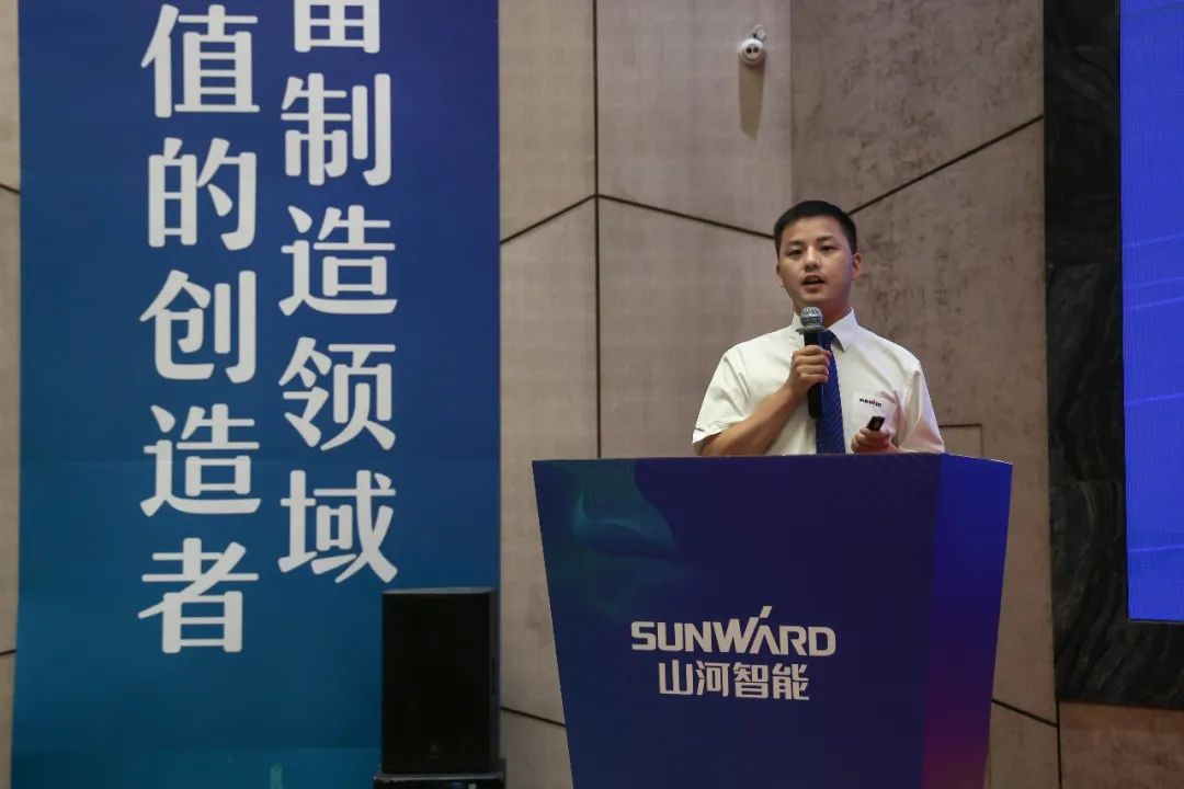 “同心同梦，，协力拼搏” ——鸿运国际智能2021年挖掘机经销商半年度谋划事情聚会圆满召开