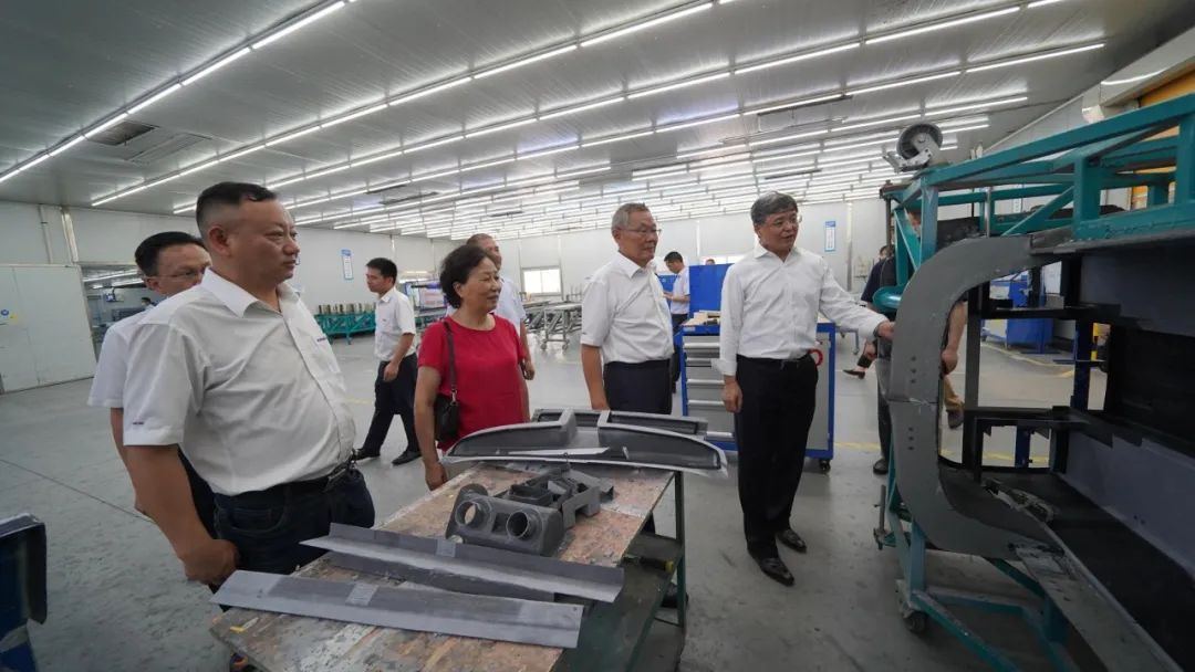 中国民用航空局总工程师殷时军率队考察调研鸿运国际科技