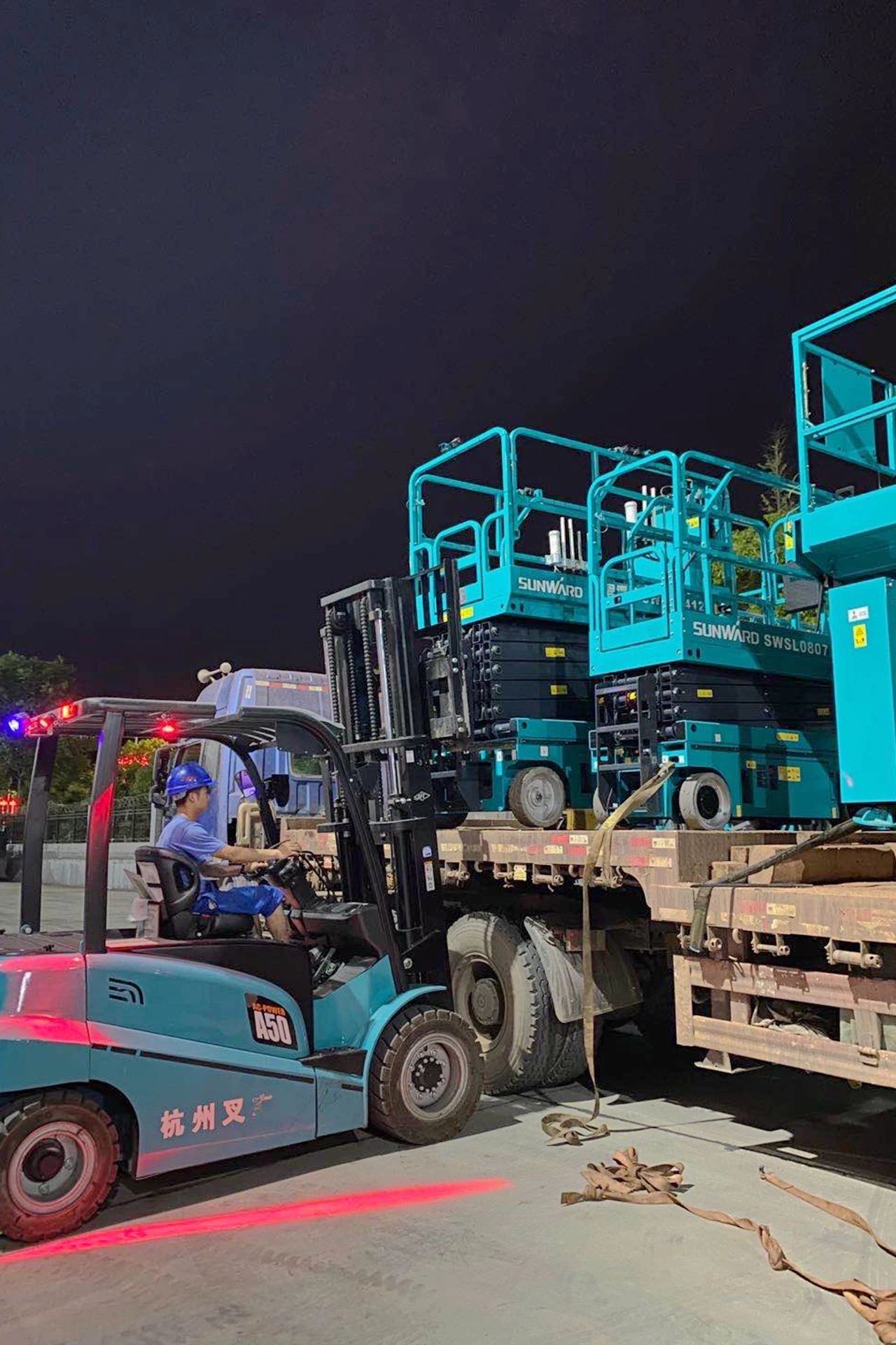 鸿运国际智能“蓝精灵”们在通俗岗位的坚守与奉献