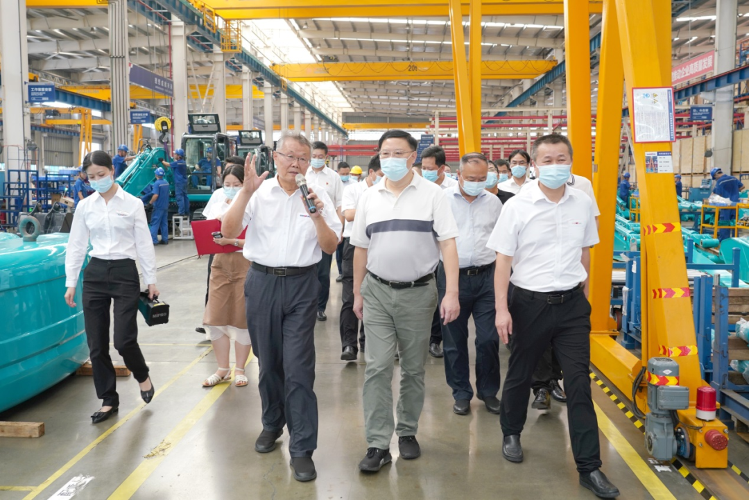 湖南省委常委、、省委秘书长张剑飞一行调研鸿运国际智能