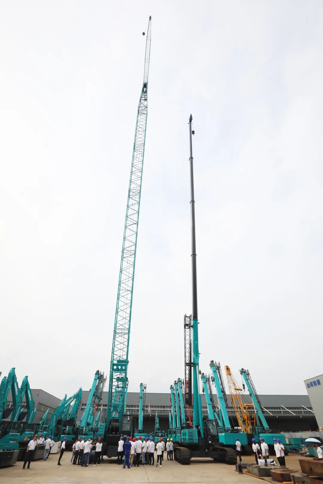 双鹰遨游，，，“E”往无前！！！——鸿运国际智能新一代E系列起重机下线！！！