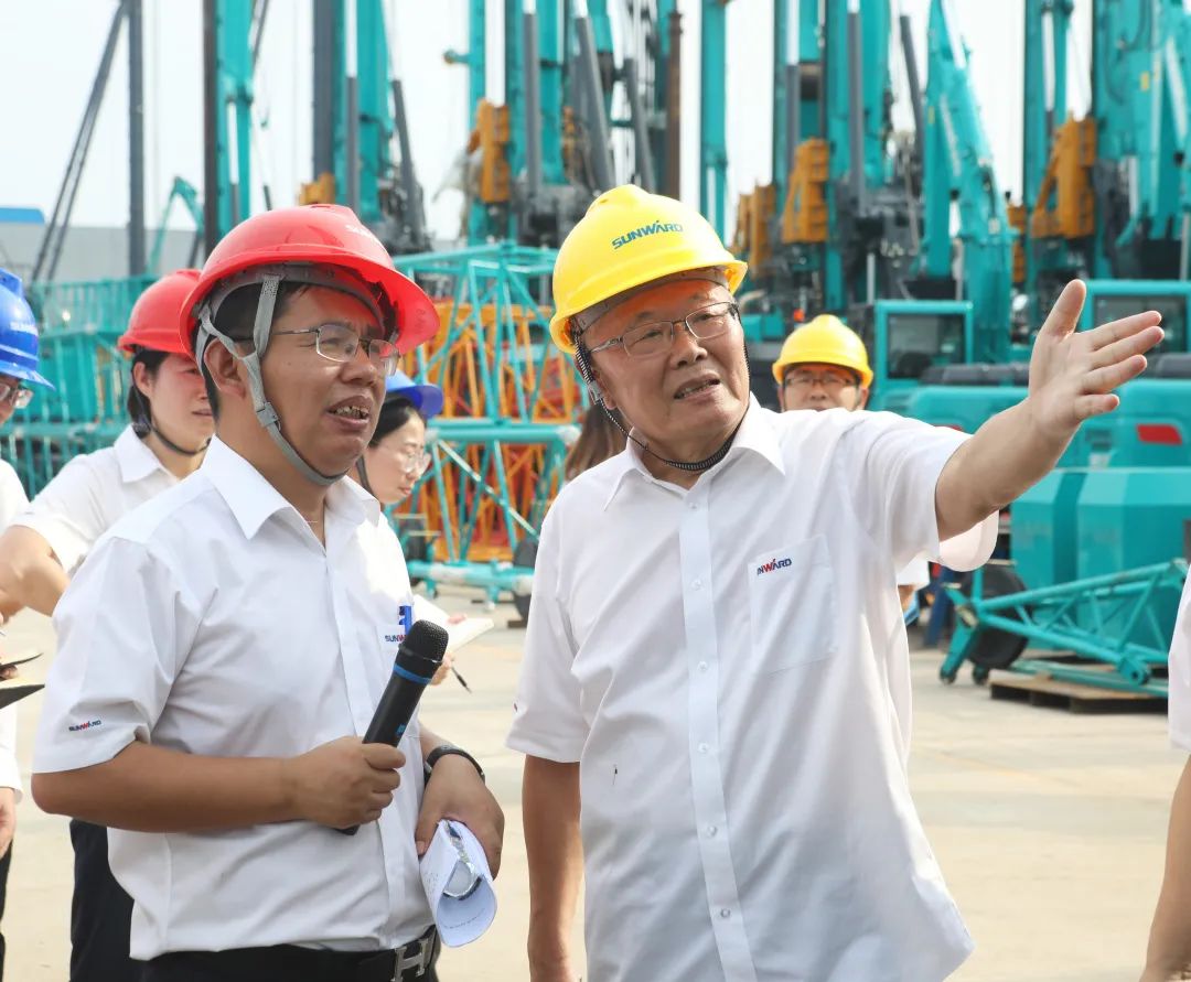 双鹰遨游，，，“E”往无前！！！——鸿运国际智能新一代E系列起重机下线！！！