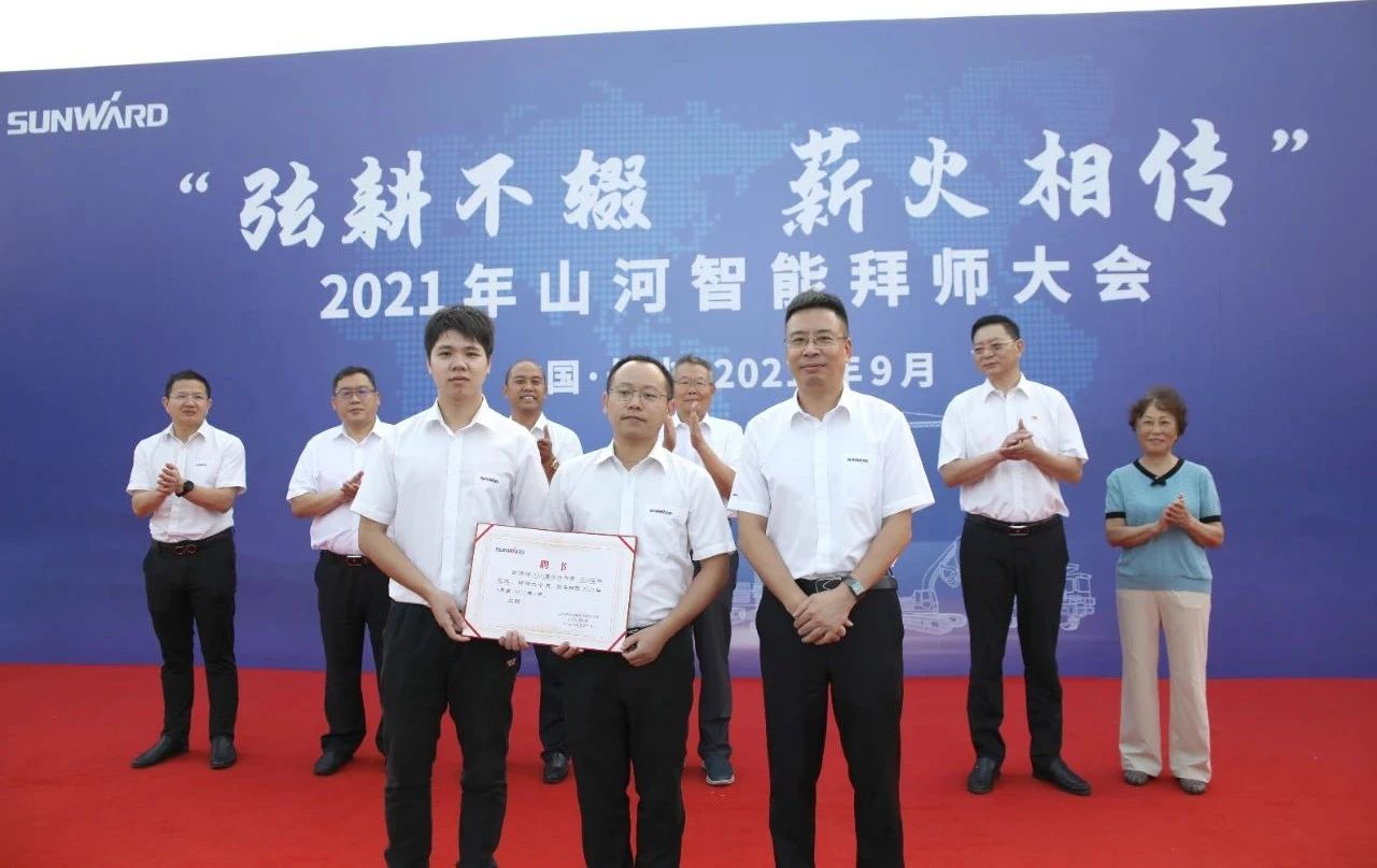 百人齐聚拜师恩 | 鸿运国际智能“传帮带”人才作育模式为公司生长积贮实力