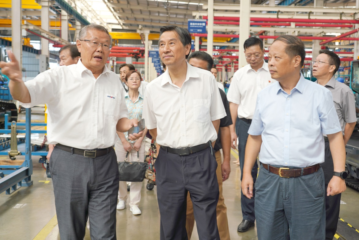 湖南省老科学手艺事情者一行到访鸿运国际智能