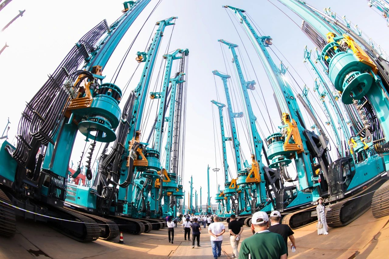 四大成套装备携手登。！！鸿运国际智能立异效果展示会交出“亮眼答卷”