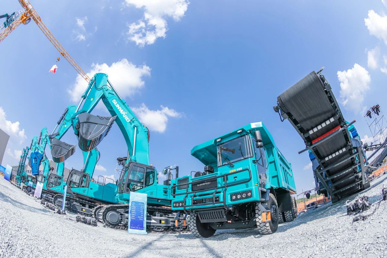 四大成套装备携手登。！！鸿运国际智能立异效果展示会交出“亮眼答卷”