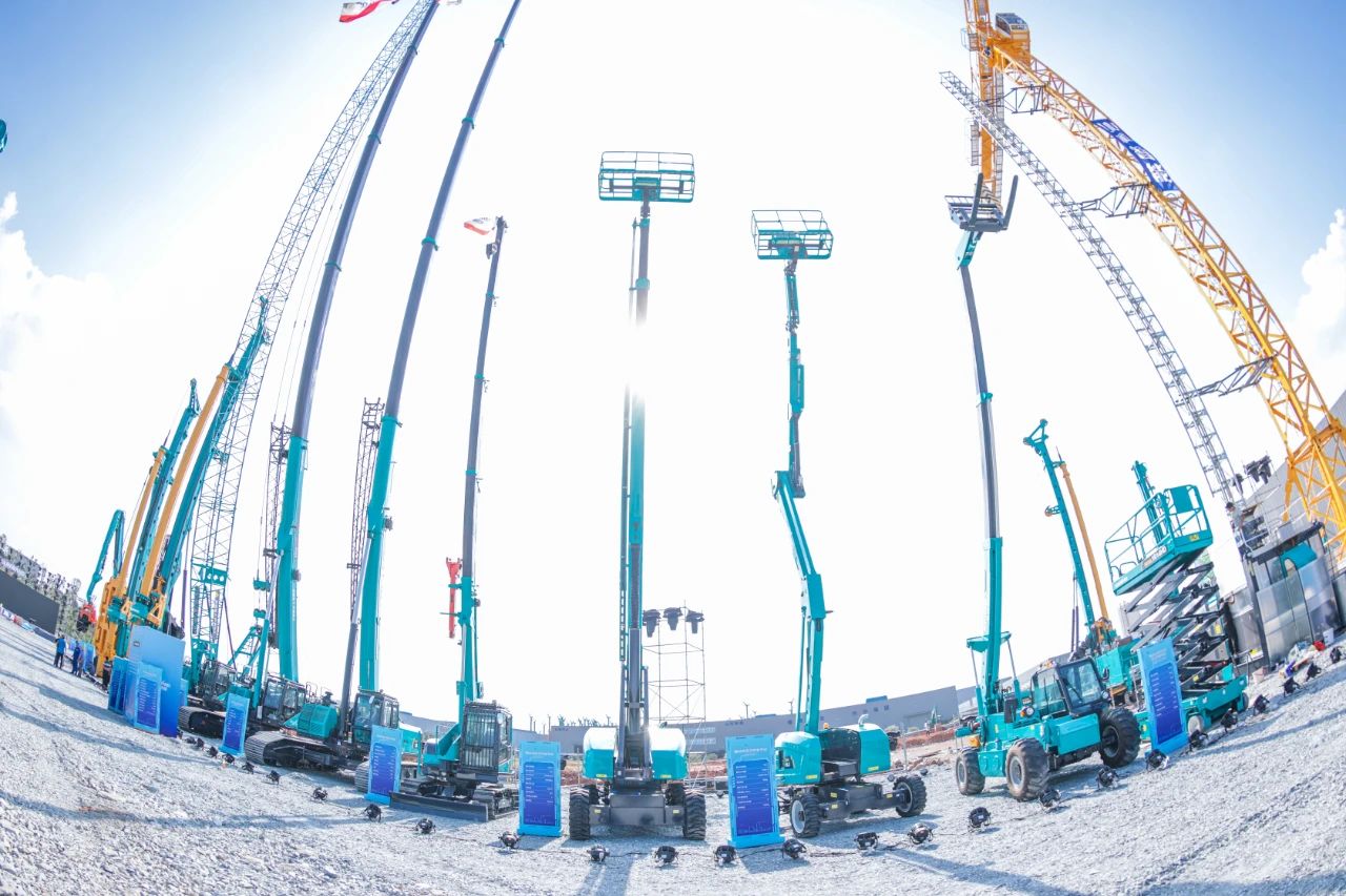 四大成套装备携手登。！！鸿运国际智能立异效果展示会交出“亮眼答卷”